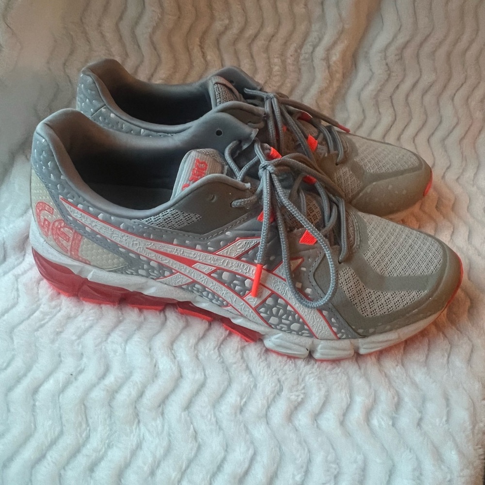 ASICS Gel-Quantum 180 5 TR(Women’s)
Grey, White and Coral 
Running shoe